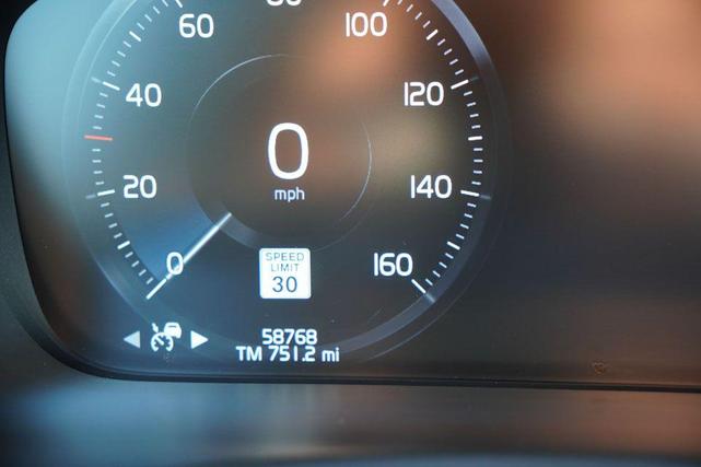 Photo of 2022 Thunder Gray Metallic Volvo XC90