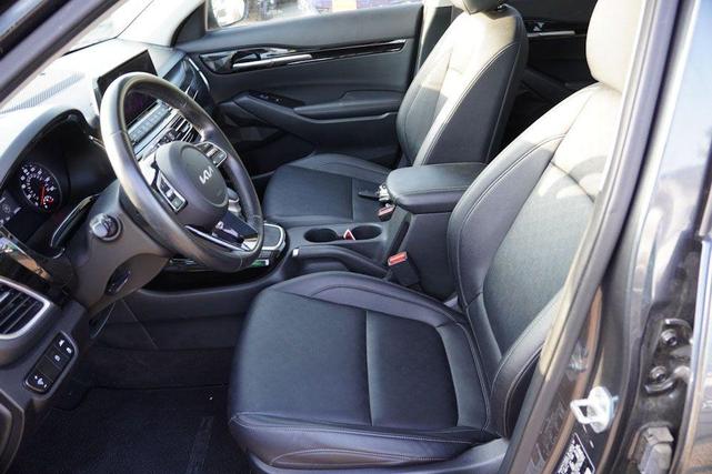Photo of 2023 Gravity Gray Kia Seltos