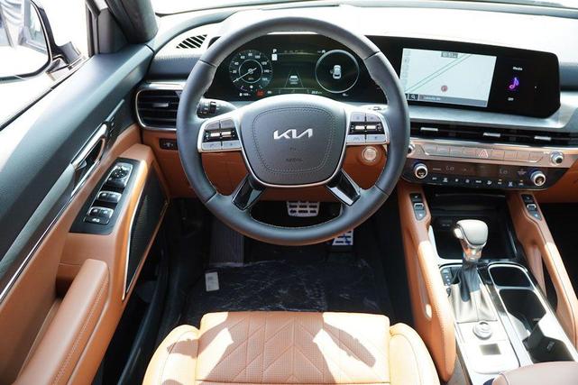 Photo of 2025 Glacial White Pearl Kia Telluride