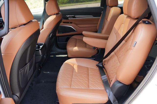 Photo of 2025 Glacial White Pearl Kia Telluride
