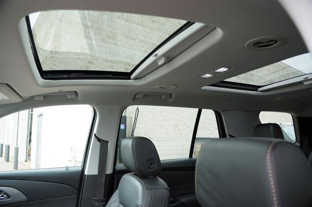 Photo of 2021 Summit White Chevrolet Traverse