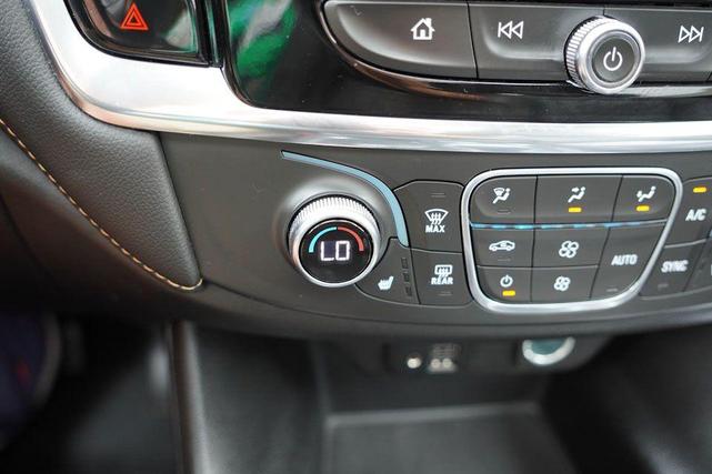 Photo of 2021 Summit White Chevrolet Traverse