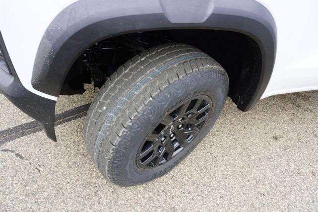 Photo of 2025 Summit White Chevrolet Colorado