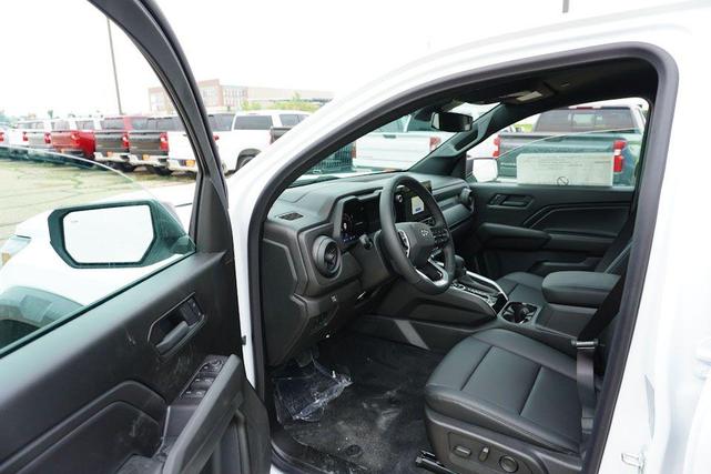 Photo of 2025 Summit White Chevrolet Colorado