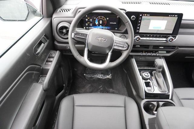 Photo of 2025 Summit White Chevrolet Colorado