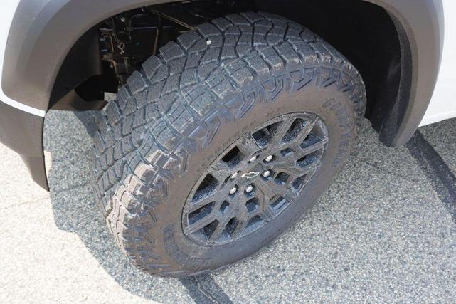 Photo of 2025 Summit White Chevrolet Colorado