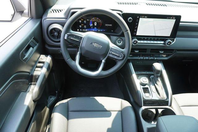 Photo of 2025 Summit White Chevrolet Colorado