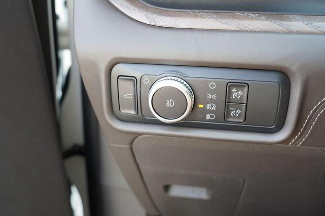 Photo of 2020 Star White Ford Explorer