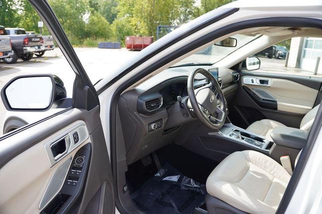 Photo of 2020 Star White Ford Explorer