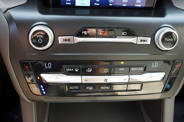 Photo of 2020 Star White Ford Explorer