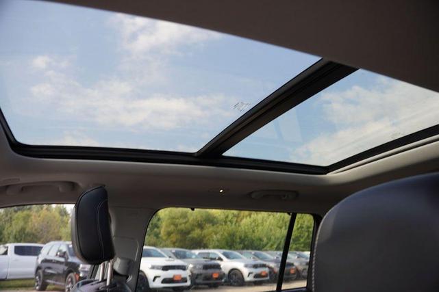 Photo of 2023 Velvet Red Pearlcoat Jeep Grand Cherokee L