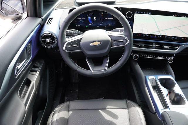 Photo of 2025 Summit White Chevrolet Equinox EV