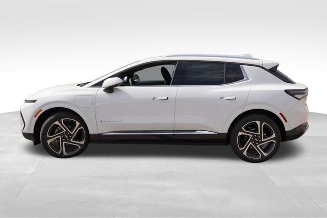 Photo of 2025 Summit White Chevrolet Equinox EV