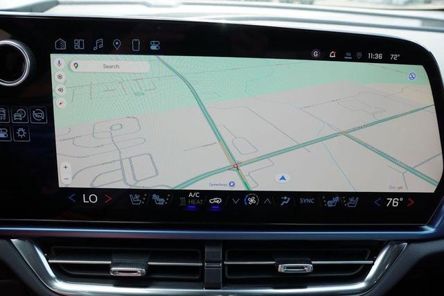 Photo of 2025 Summit White Chevrolet Equinox EV
