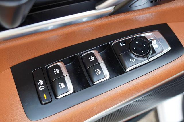 Photo of 2024 Glacial White Pearl Kia Telluride