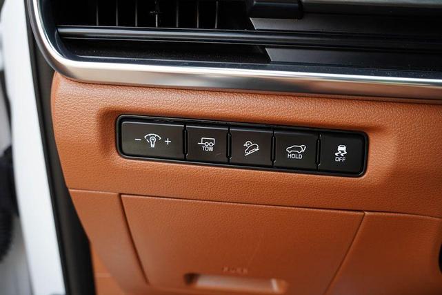 Photo of 2024 Glacial White Pearl Kia Telluride