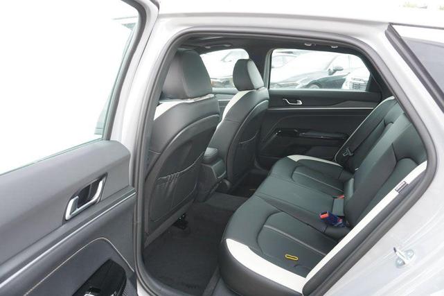 Photo of 2025 Wolf Gray Kia K5