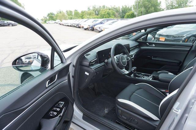 Photo of 2025 Wolf Gray Kia K5