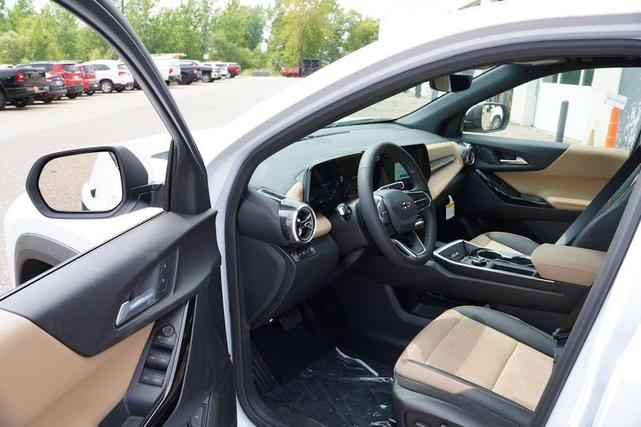 Photo of 2026 Polar White Chevrolet Equinox