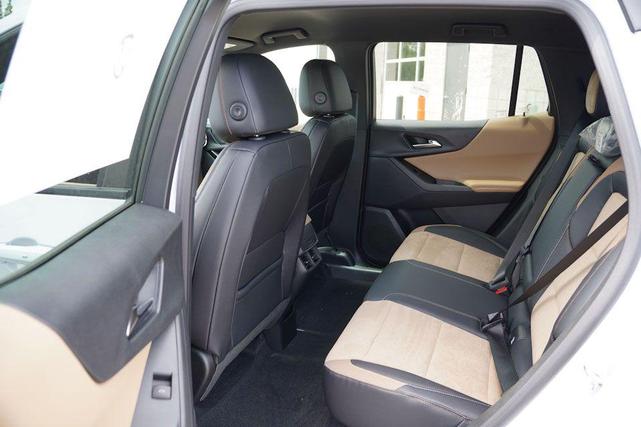 Photo of 2026 Polar White Chevrolet Equinox