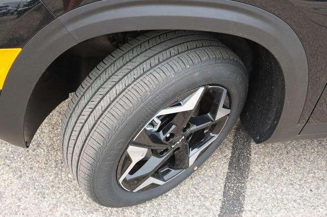 Photo of 2025 Fusion Orange Kia Seltos