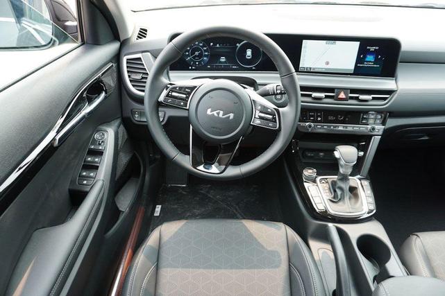 Photo of 2025 Fusion Orange Kia Seltos