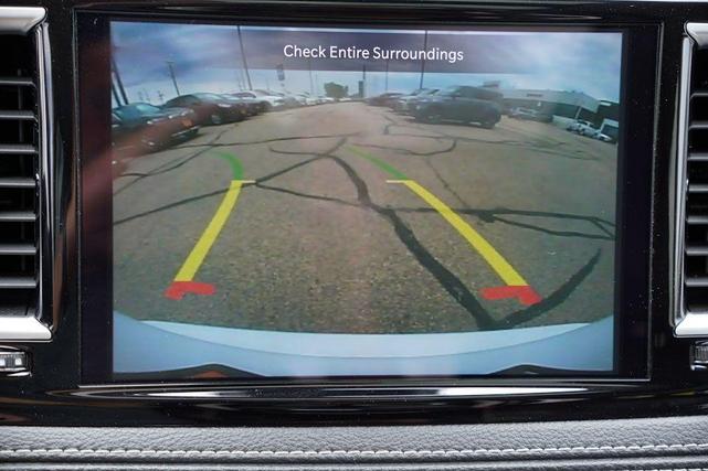 Photo of 2023 Bright White Clearcoat Chrysler Pacifica