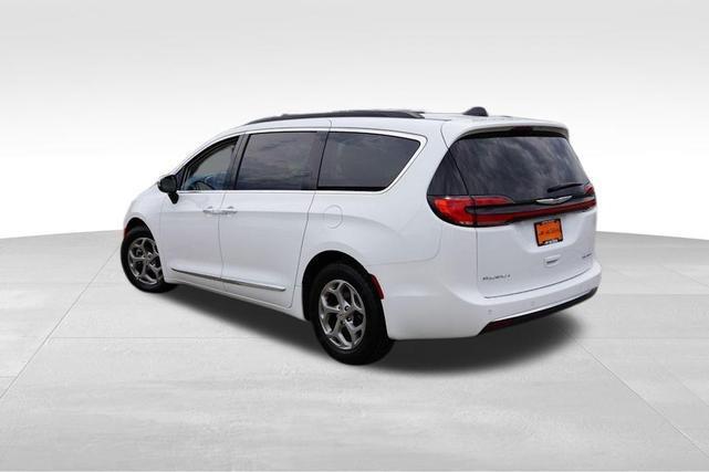 Photo of 2023 Bright White Clearcoat Chrysler Pacifica