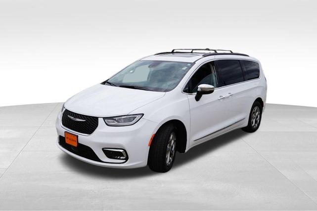 Photo of 2023 Bright White Clearcoat Chrysler Pacifica
