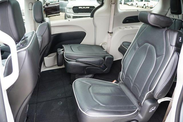 Photo of 2023 Bright White Clearcoat Chrysler Pacifica