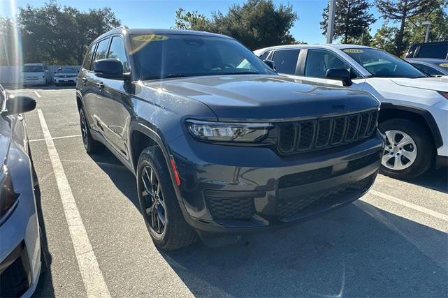 Photo of 2024 Metallic Jeep Grand Cherokee L