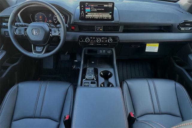 Photo of 2025 Lunar Silver Metallic Honda Pilot