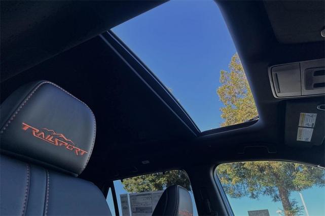 Photo of 2025 Lunar Silver Metallic Honda Pilot