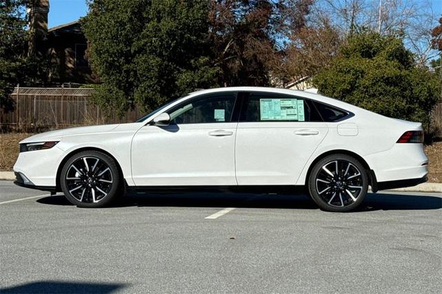 Photo of 2025 Platinum White Pearl Honda Accord Hybrid