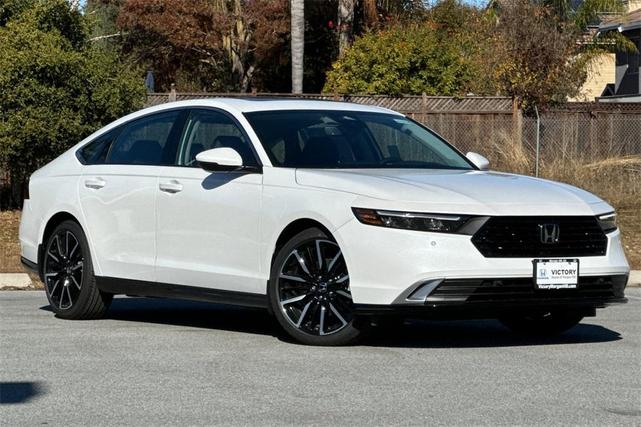 Photo of 2025 Platinum White Pearl Honda Accord Hybrid