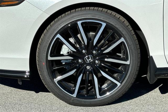 Photo of 2025 Platinum White Pearl Honda Accord Hybrid