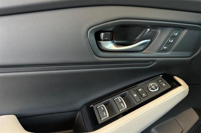 Photo of 2025 Platinum White Pearl Honda Accord Hybrid