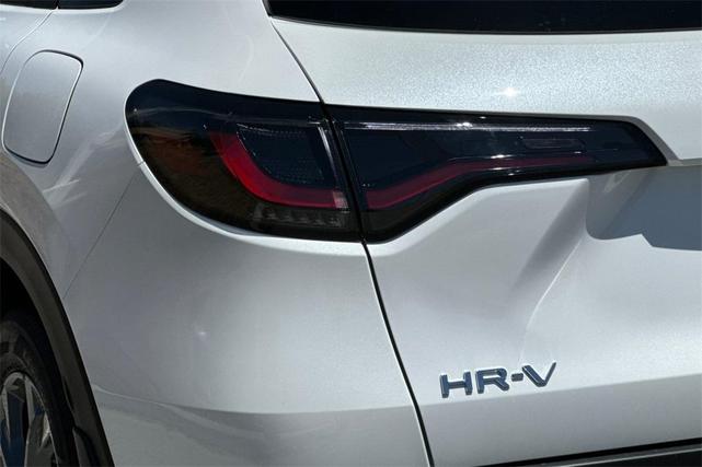 Photo of 2026 Platinum White Pearl Honda HR-V