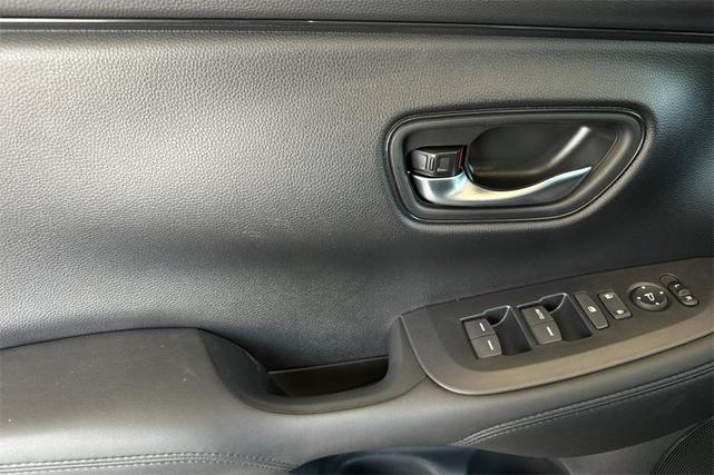 Photo of 2026 Platinum White Pearl Honda HR-V