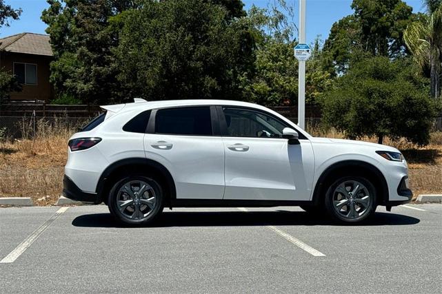 Photo of 2026 Platinum White Pearl Honda HR-V