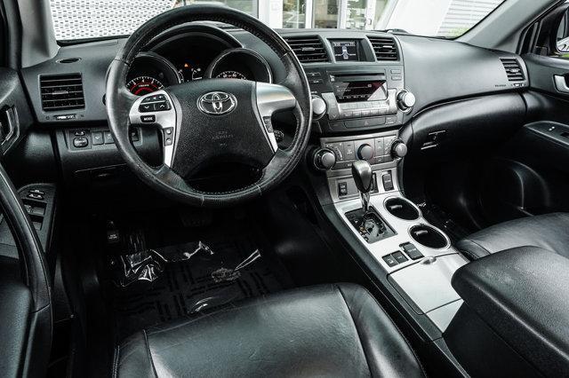 Photo of 2012 Black Toyota Highlander
