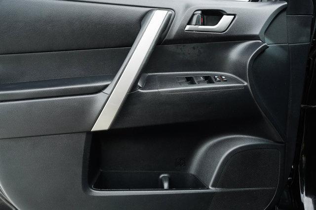 Photo of 2012 Black Toyota Highlander