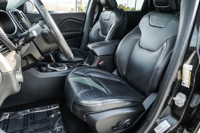 Photo of 2015 Brilliant Black Crystal Pearlcoat Jeep Cherokee