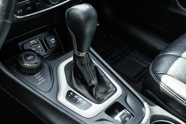 Photo of 2015 Brilliant Black Crystal Pearlcoat Jeep Cherokee