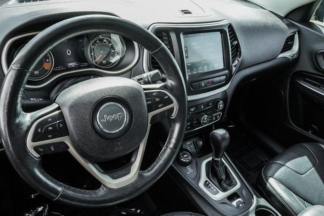 Photo of 2015 Brilliant Black Crystal Pearlcoat Jeep Cherokee