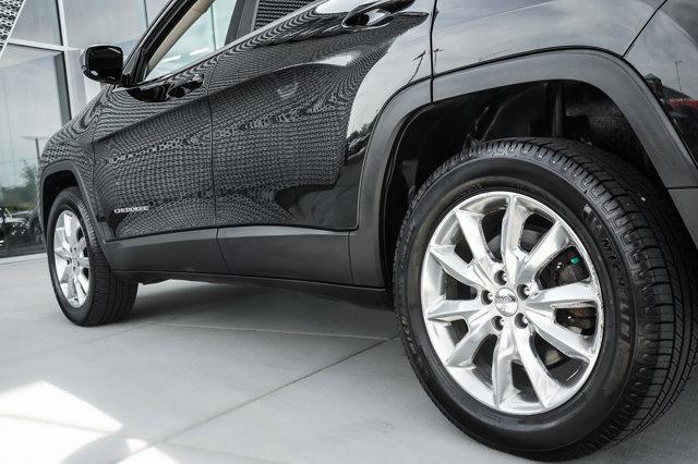 Photo of 2015 Brilliant Black Crystal Pearlcoat Jeep Cherokee