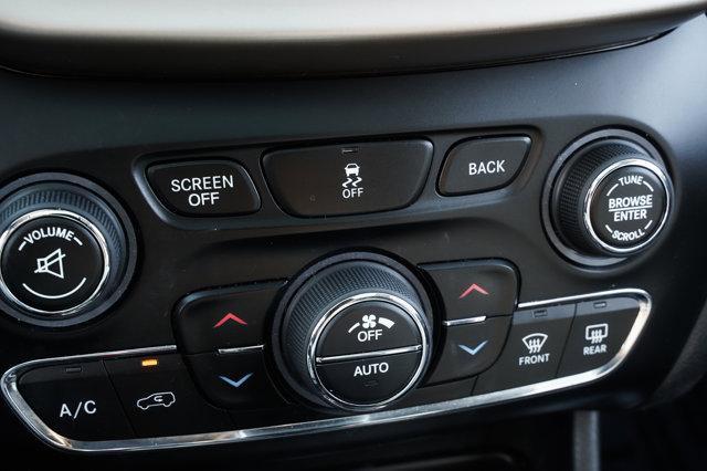 Photo of 2015 Brilliant Black Crystal Pearlcoat Jeep Cherokee