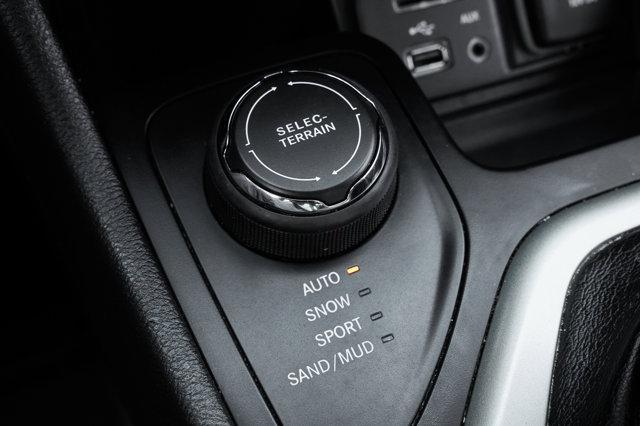 Photo of 2015 Brilliant Black Crystal Pearlcoat Jeep Cherokee