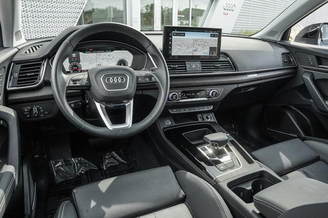 Photo of 2025 Mythos Black Metallic Audi Q5