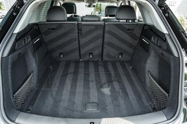 Photo of 2025 Mythos Black Metallic Audi Q5